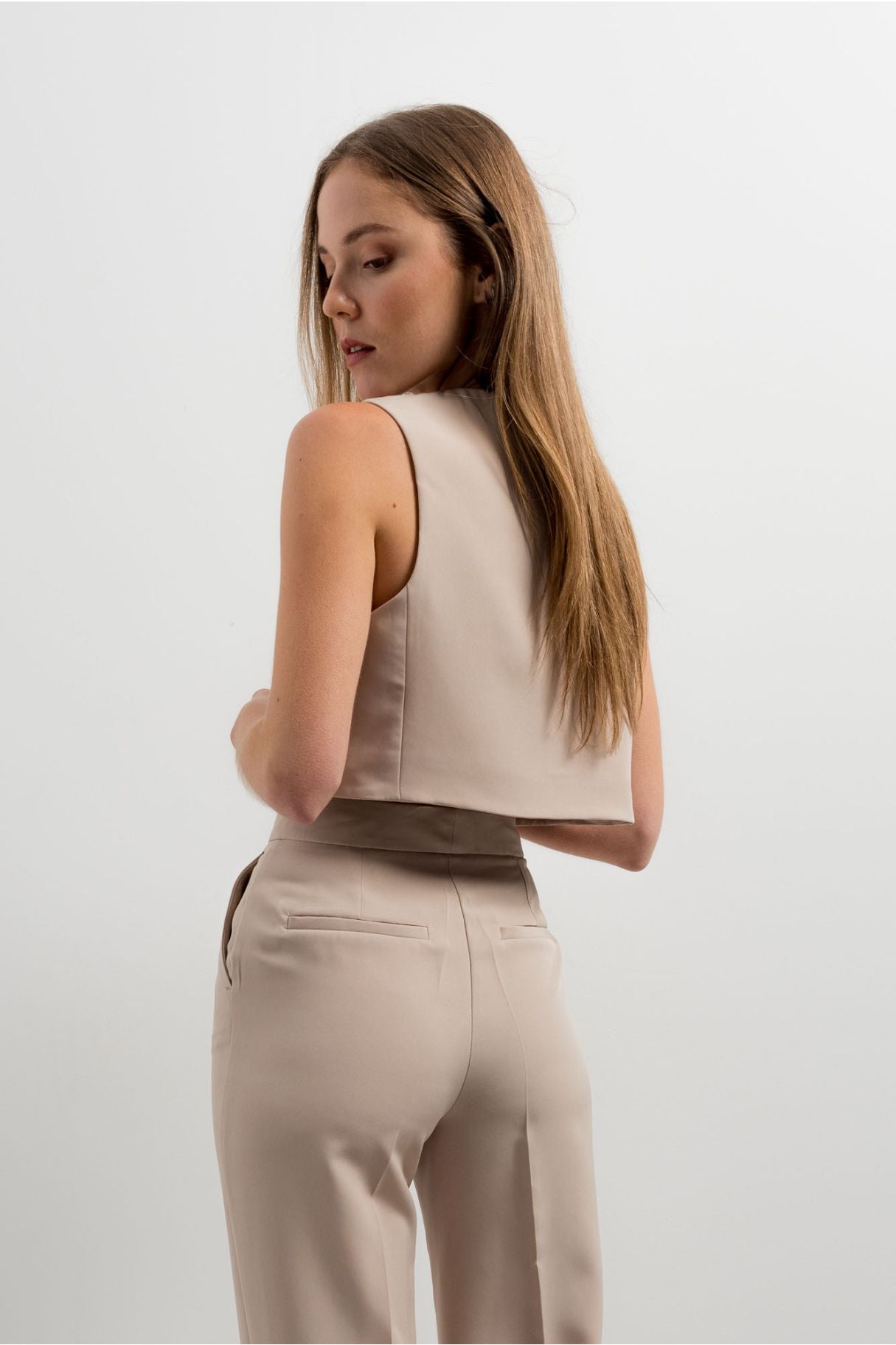 Pantalón recto beis . - ZeniShop 