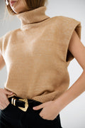 Q2 Acogedor jersey sin mangas de cuello alto en camel