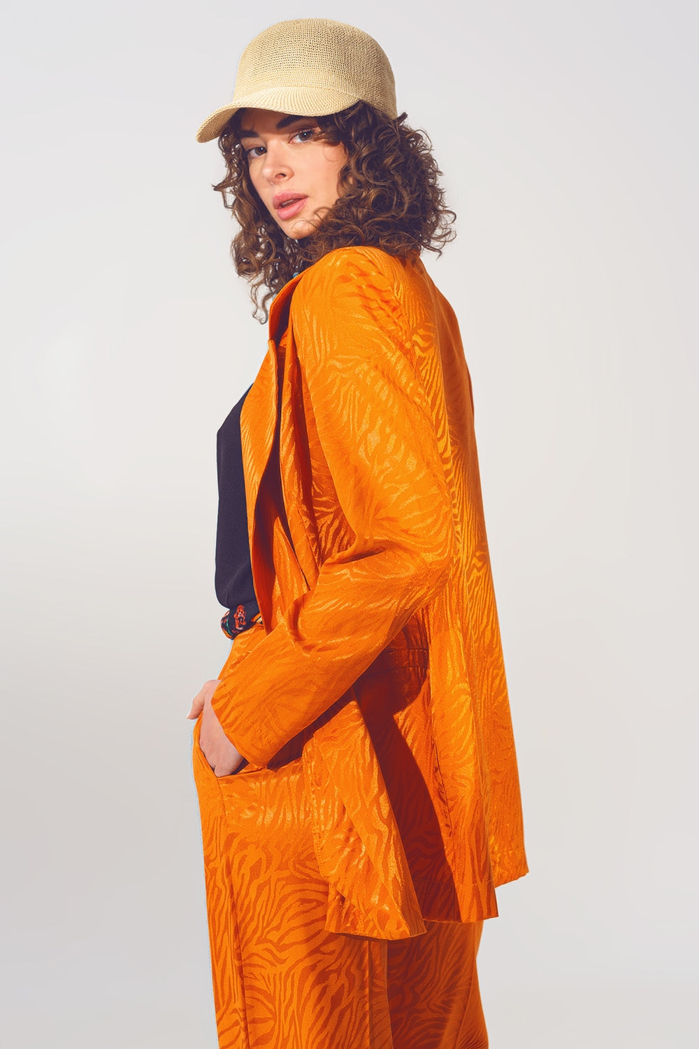 Q2 Blazer oversize con estampado de cebra en naranja