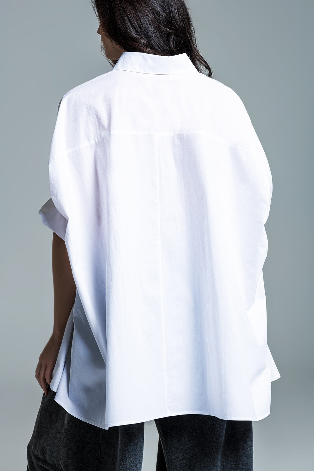 Q2 Blusa blanca oversize de manga corta