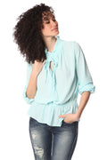 Q2 Blusa con cuello con volantes y lazada fina turquesa