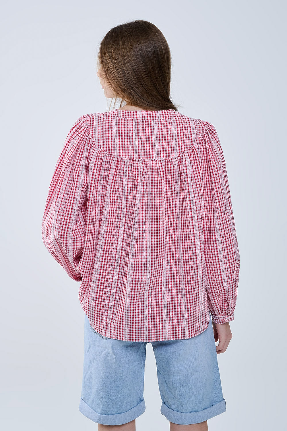 Q2 Blusa de cuadros rojos y blancos sin cuello y mangas anchas