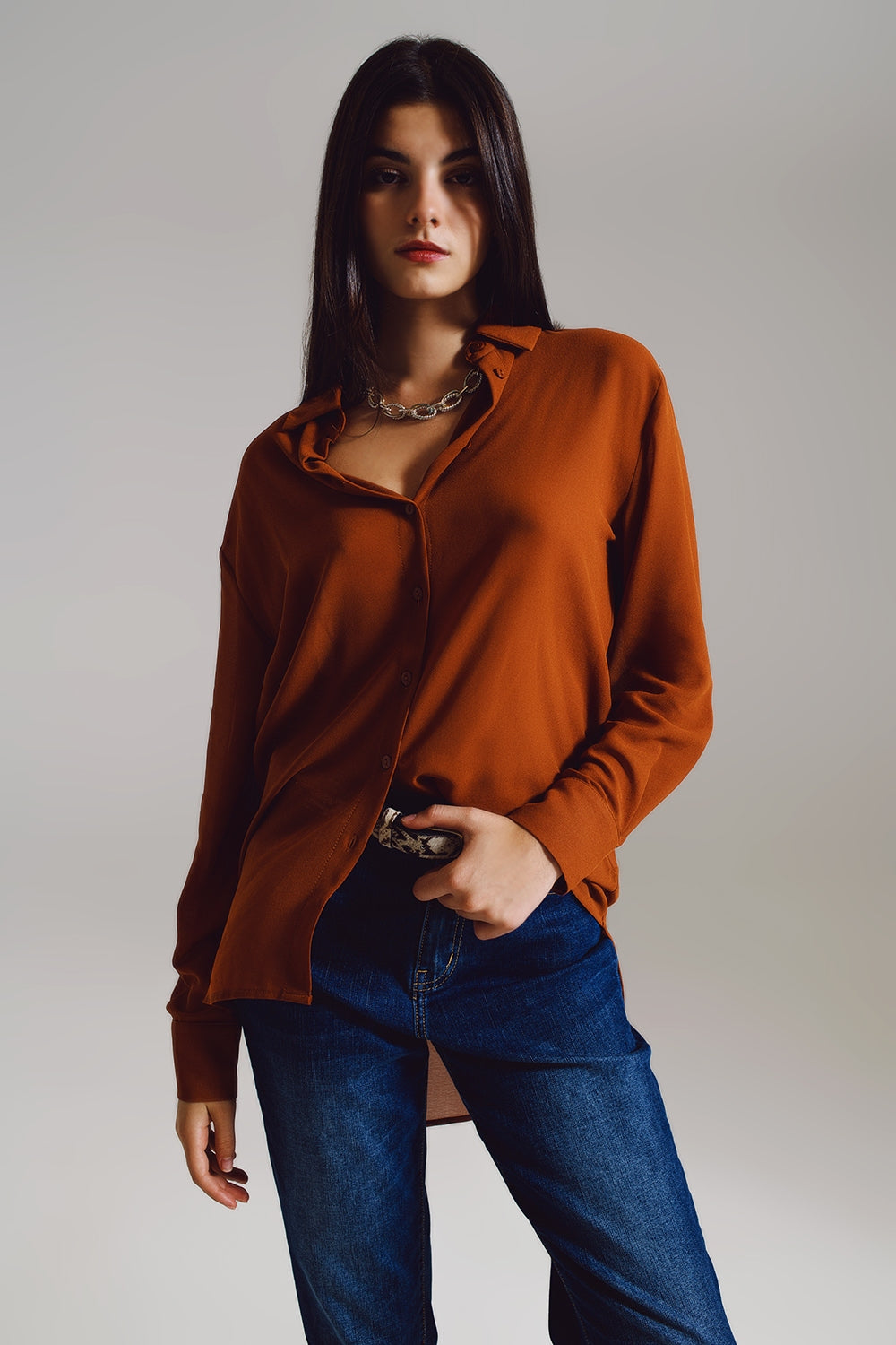 Q2 Blusa de gasa en color camel