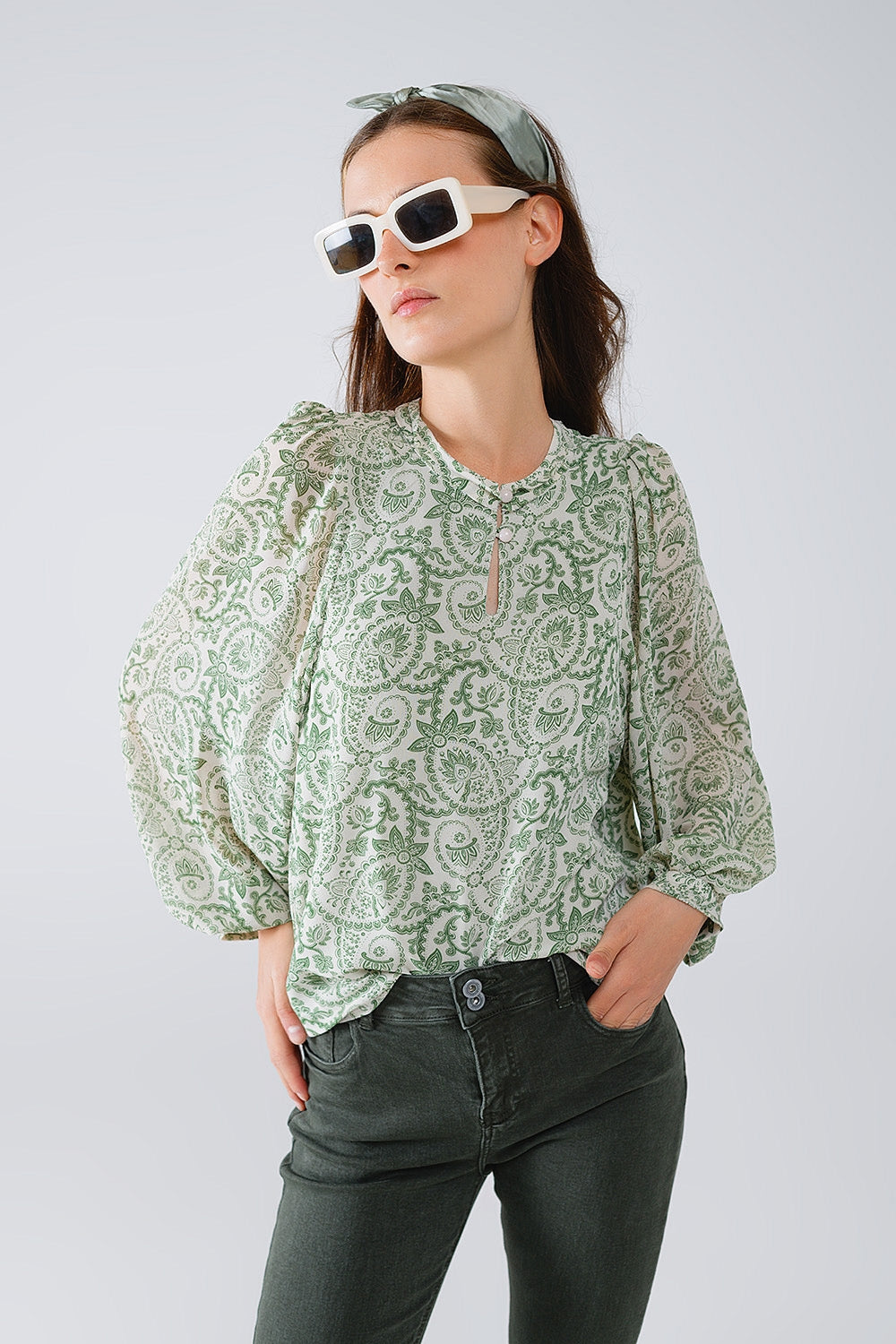 Q2 Blusa de gasa verde con estampado floral y mangas globo largas