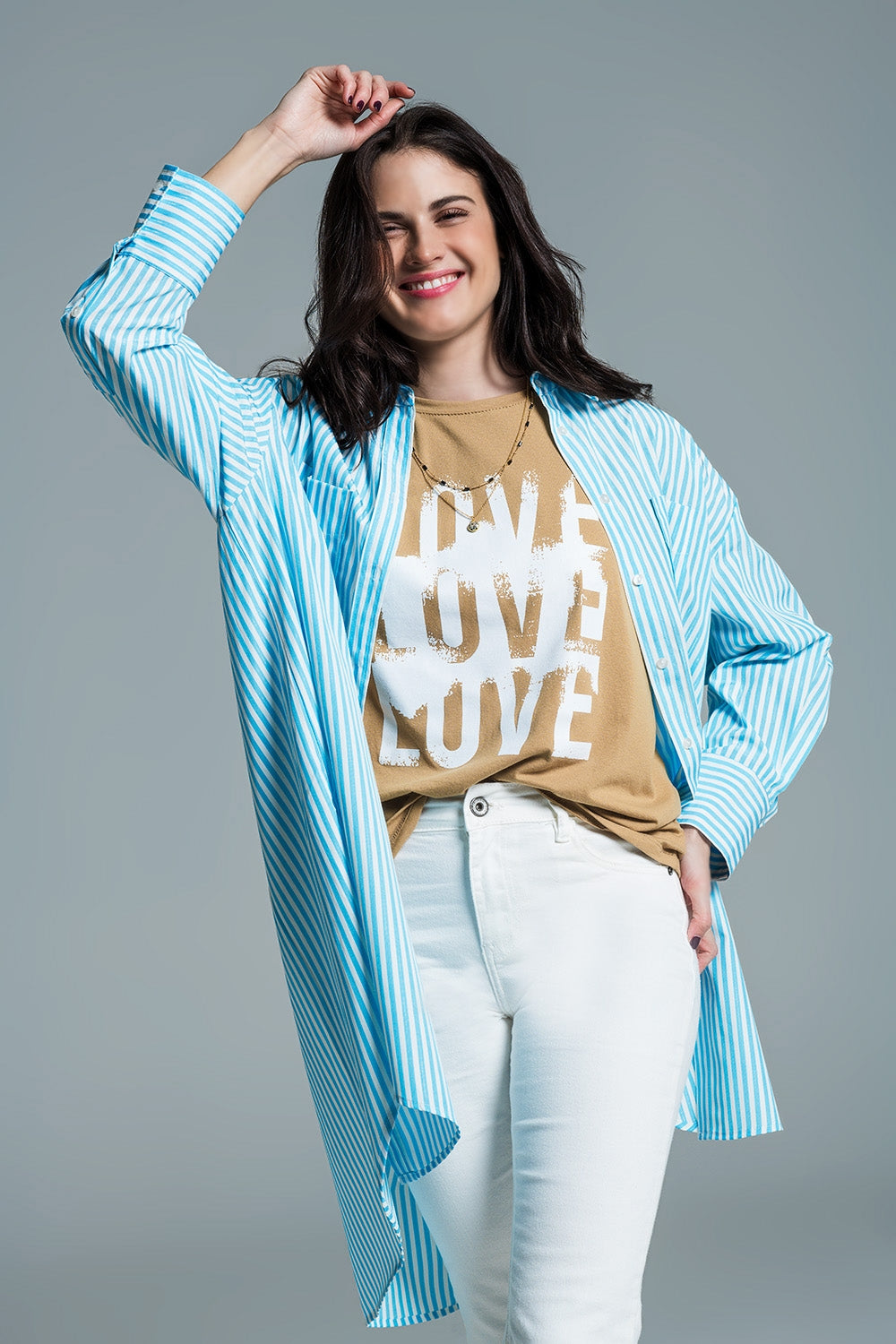 Q2 Blusa oversize azul claro con rayas blancas