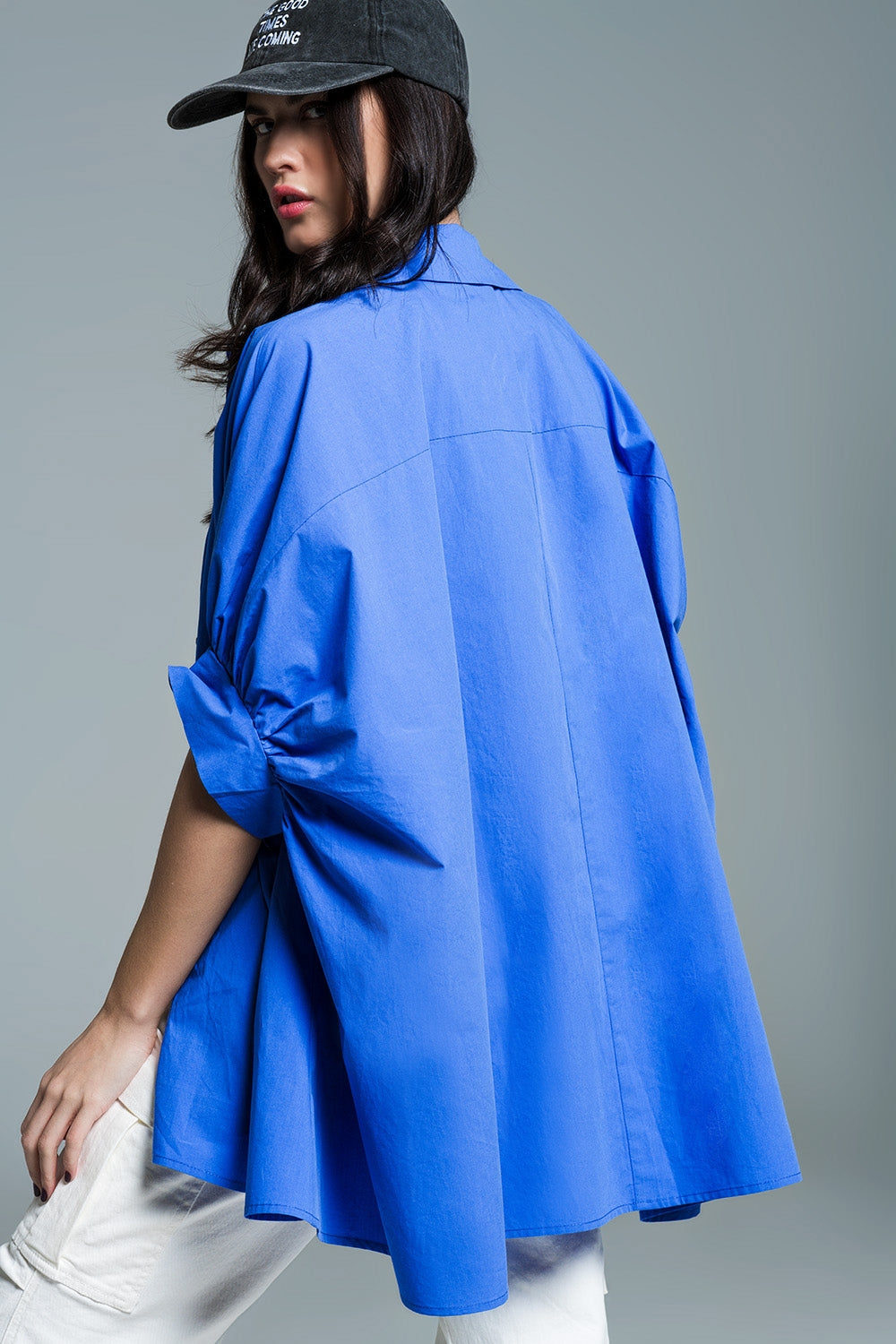 Q2 Blusa oversize azul de manga corta