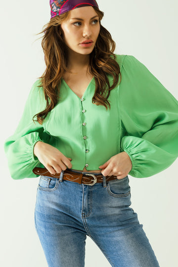 Q2 Blusa verde con mangas globo y cierre frontal con botones