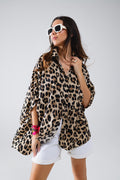 Q2 Camisa oversize con estampado de leopardo y mangas 3/4