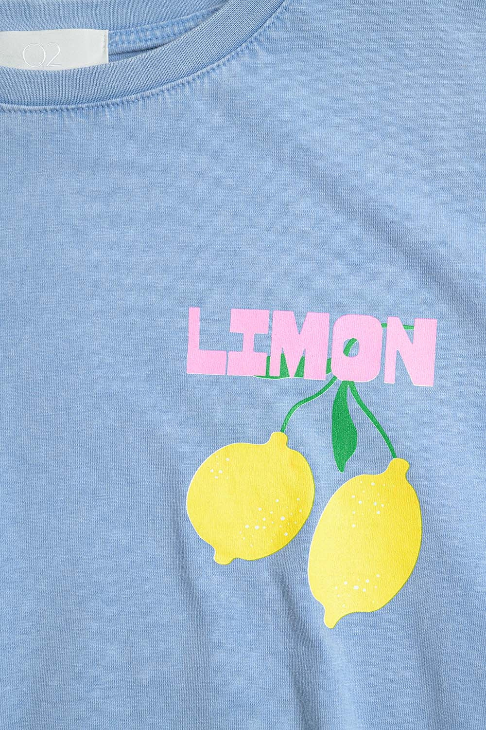 Q2 camiseta azul relajada con estampado de limones