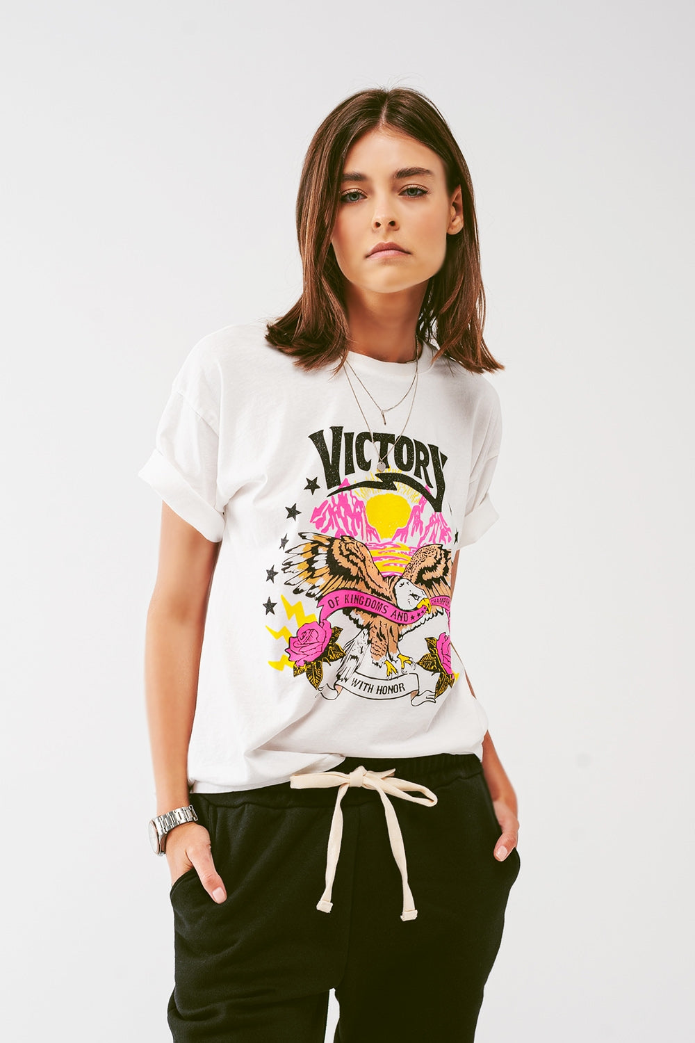 Q2 Camiseta con texto Victory en blanco