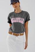 Q2 Camiseta cuello redondo gris con texto Belleville