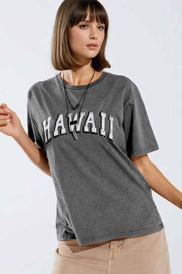 Q2 Camiseta Hawaii Efecto Lavado Gris