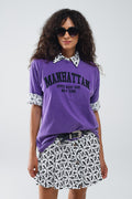 Q2 Camiseta morada con texto manhattan