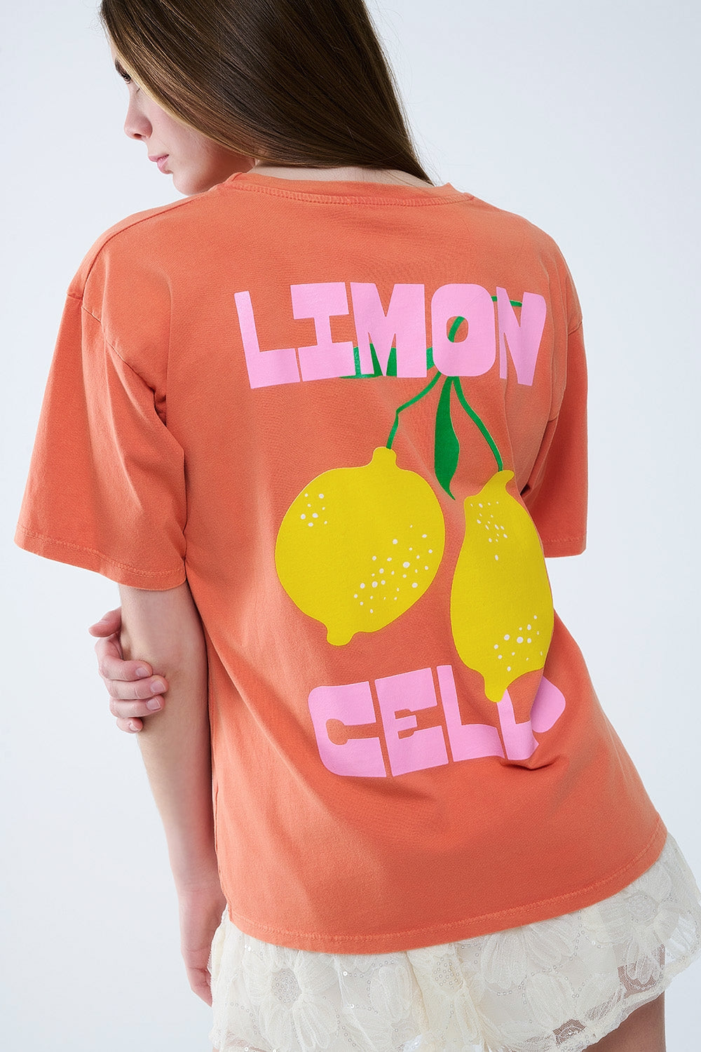 Q2 camiseta relajada naranja con estampado de limones