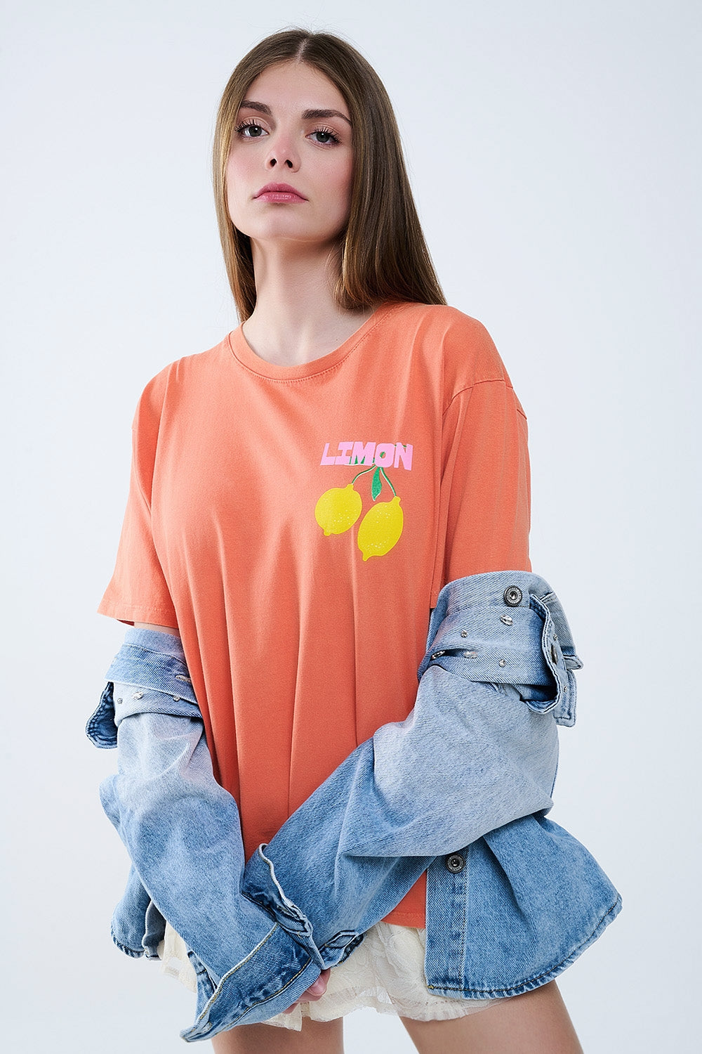 Q2 camiseta relajada naranja con estampado de limones