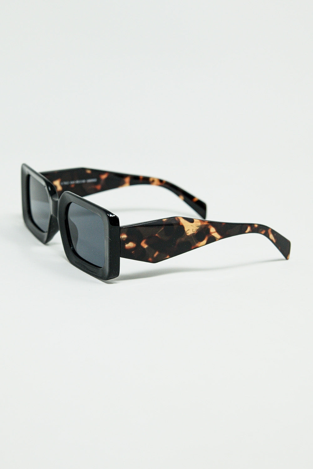 Q2 Gafas de sol cuadradas negras con estampado animal marrón en el lateral