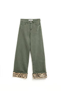 Q2 Pantalón verde militar de pierna ancha con estampado de leopardo en el bajo