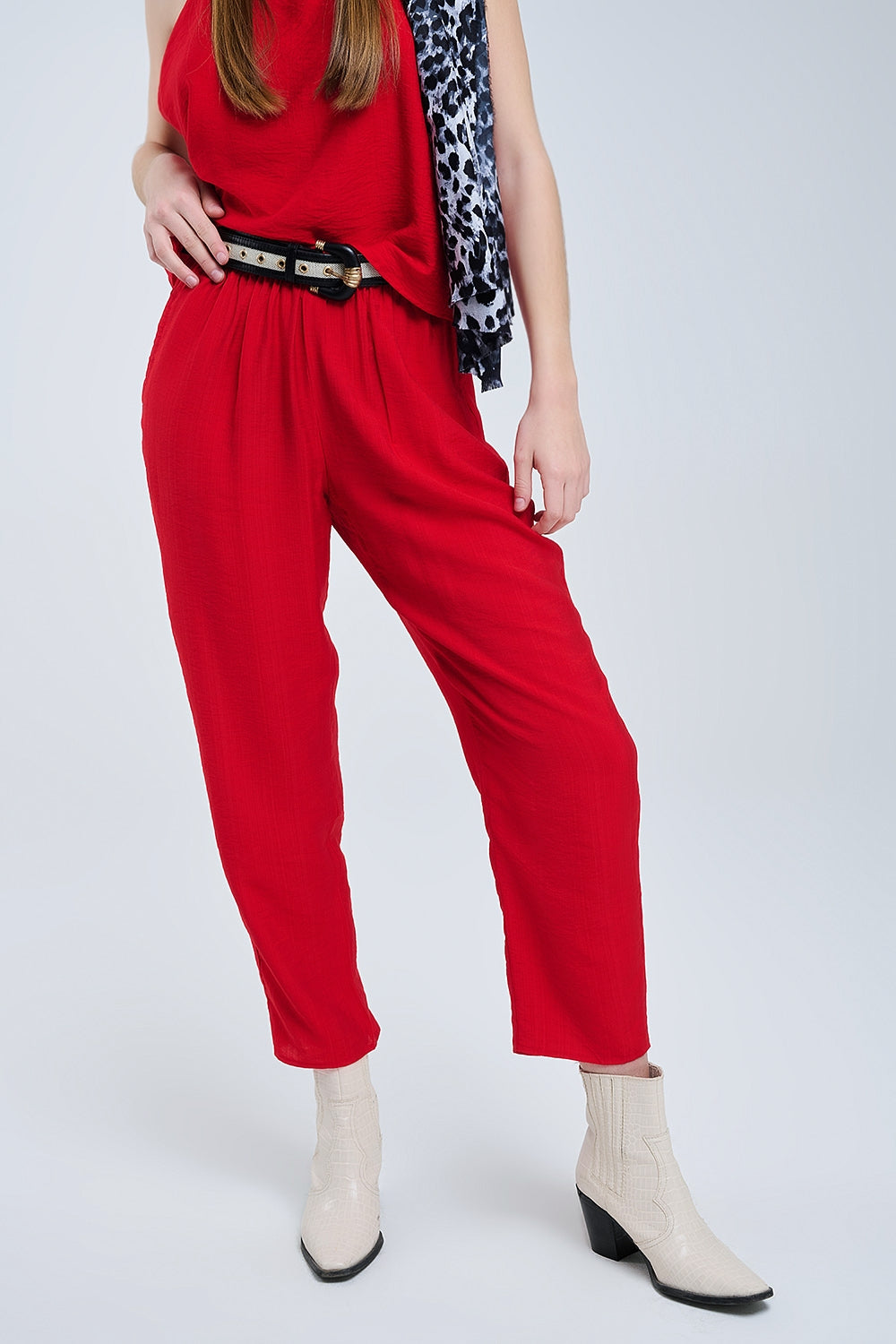 Q2 Pantalones veraniegos con cintura elástica y bolsillos en rojo